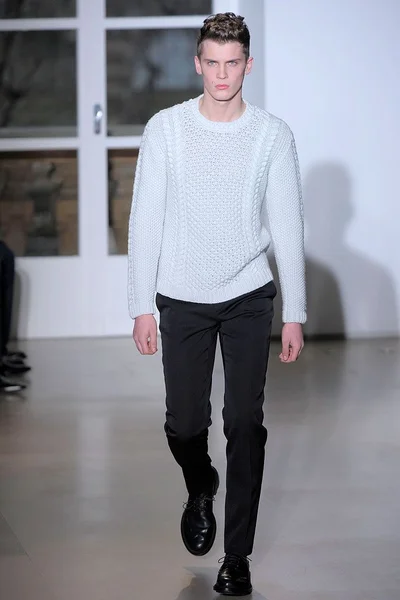 Look 3
